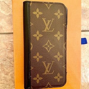 Gen. Louis Vuitton lightly used iphone 11 folio